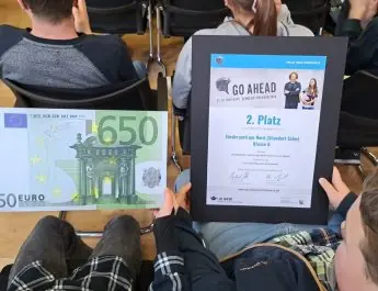 Die Klasse 7 gewinnt den zweiten Platz beim Go Ahead Wettbewerb