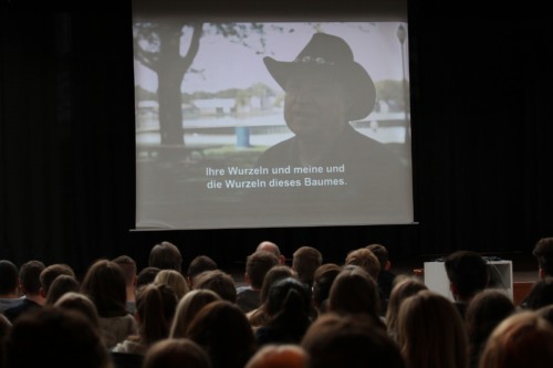 Lesung von Mo Asumang